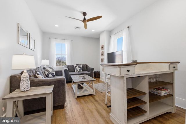 10 N DEFORD AVE, Luray, VA 22835