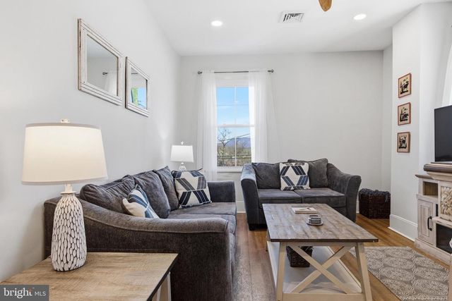 10 N DEFORD AVE, Luray, VA 22835