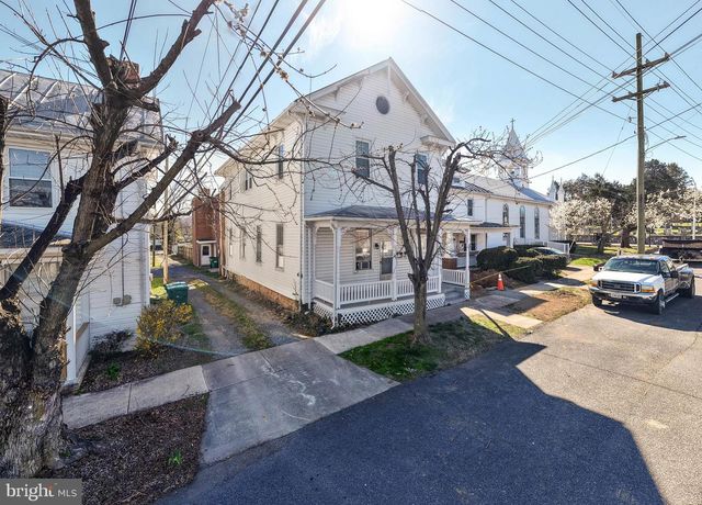 10 N DEFORD AVE, Luray, VA 22835