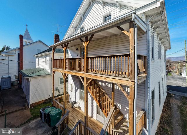 10 N DEFORD AVE, Luray, VA 22835