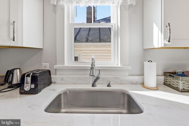 10 N DEFORD AVE, Luray, VA 22835