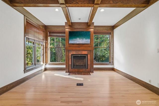 8975 NE 10th Street, Bellevue, WA 98004