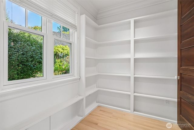 8975 NE 10th Street, Bellevue, WA 98004