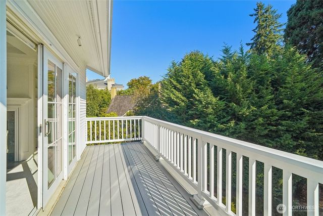 8975 NE 10th Street, Bellevue, WA 98004