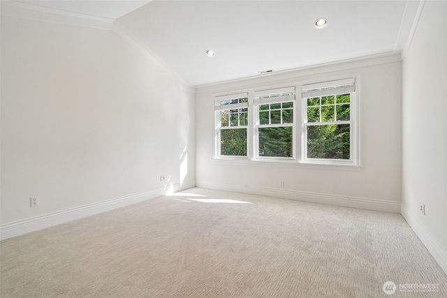8975 NE 10th Street, Bellevue, WA 98004
