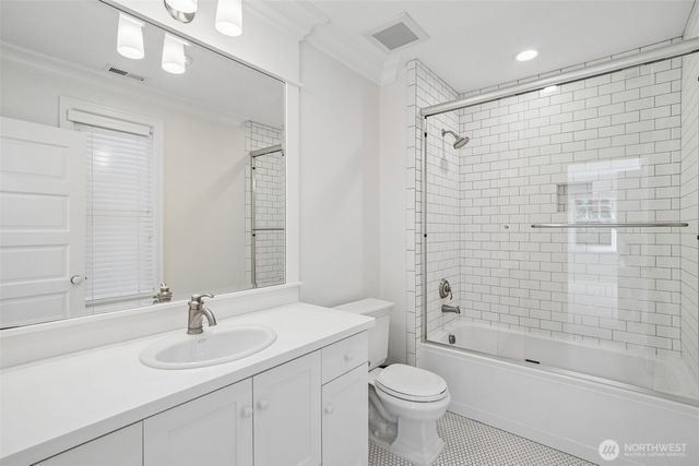 8975 NE 10th Street, Bellevue, WA 98004