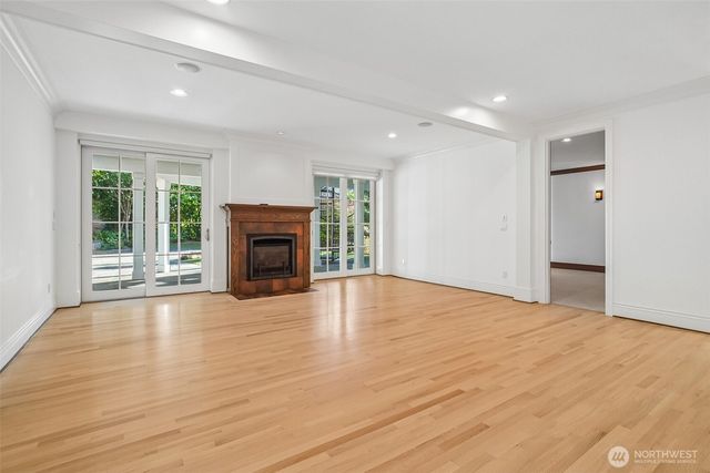 8975 NE 10th Street, Bellevue, WA 98004