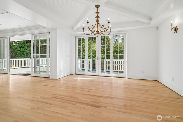 8975 NE 10th Street, Bellevue, WA 98004