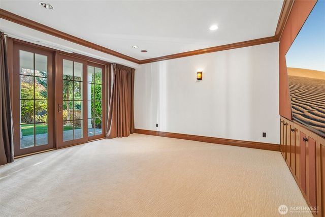 8975 NE 10th Street, Bellevue, WA 98004
