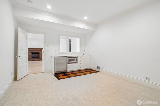 8975 NE 10th Street, Bellevue, WA 98004
