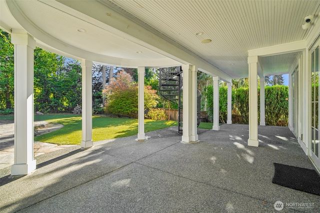 8975 NE 10th Street, Bellevue, WA 98004