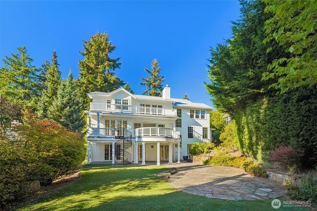 8975 NE 10th Street, Bellevue, WA 98004
