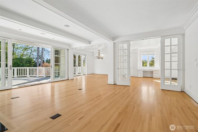 8975 NE 10th Street, Bellevue, WA 98004