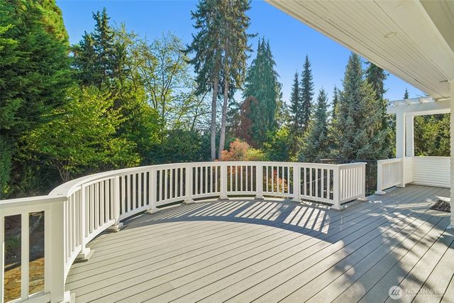 8975 NE 10th Street, Bellevue, WA 98004