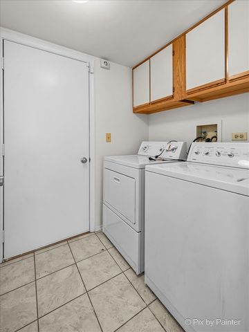 528 Penny Lane, Crystal Lake, IL 60014