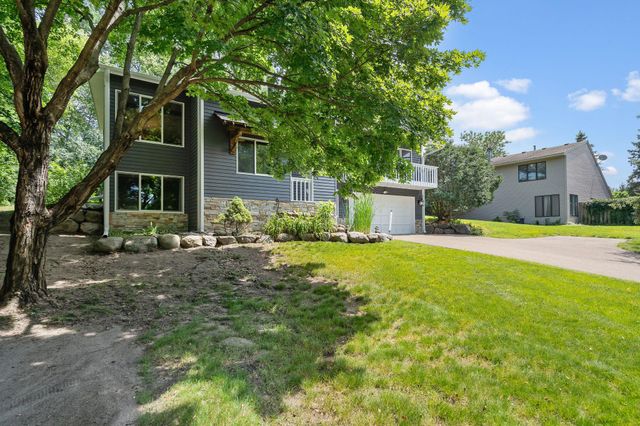 17700 Arrowhead Trail, Minnetonka, MN 55345