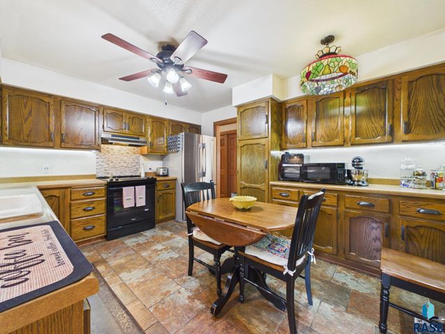 4301 S Teakwood Ave Avenue, Sioux Falls, SD 57103