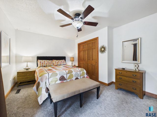 4301 S Teakwood Ave Avenue, Sioux Falls, SD 57103