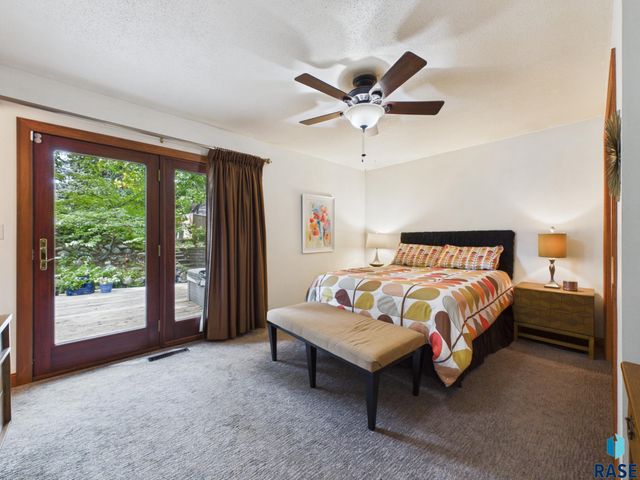 4301 S Teakwood Ave Avenue, Sioux Falls, SD 57103
