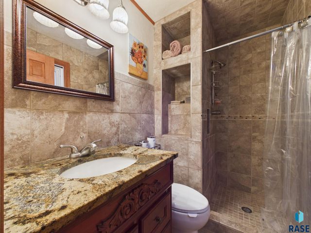 4301 S Teakwood Ave Avenue, Sioux Falls, SD 57103
