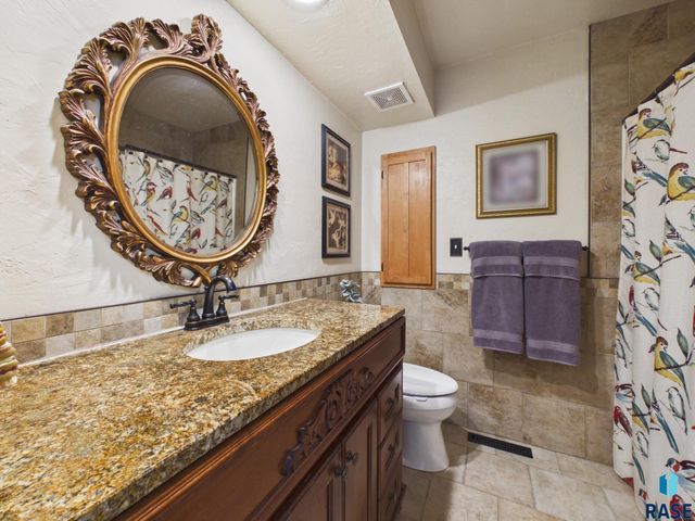 4301 S Teakwood Ave Avenue, Sioux Falls, SD 57103
