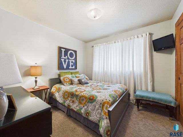 4301 S Teakwood Ave Avenue, Sioux Falls, SD 57103