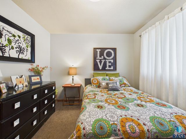 4301 S Teakwood Ave Avenue, Sioux Falls, SD 57103