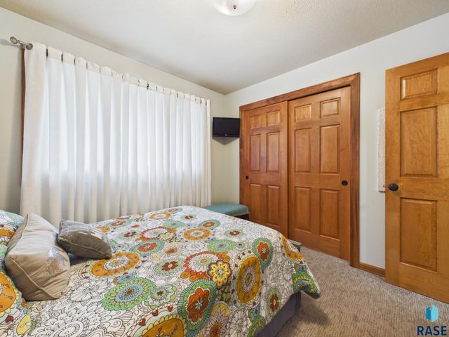 4301 S Teakwood Ave Avenue, Sioux Falls, SD 57103
