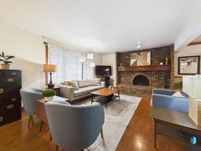 4301 S Teakwood Ave Avenue, Sioux Falls, SD 57103