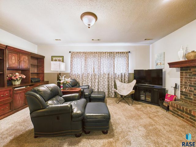 4301 S Teakwood Ave Avenue, Sioux Falls, SD 57103