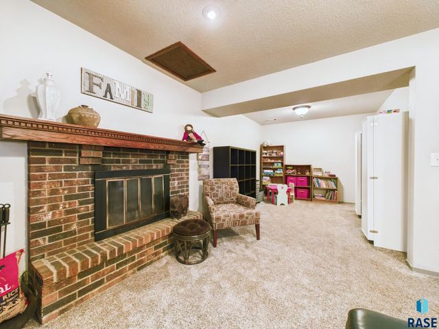4301 S Teakwood Ave Avenue, Sioux Falls, SD 57103