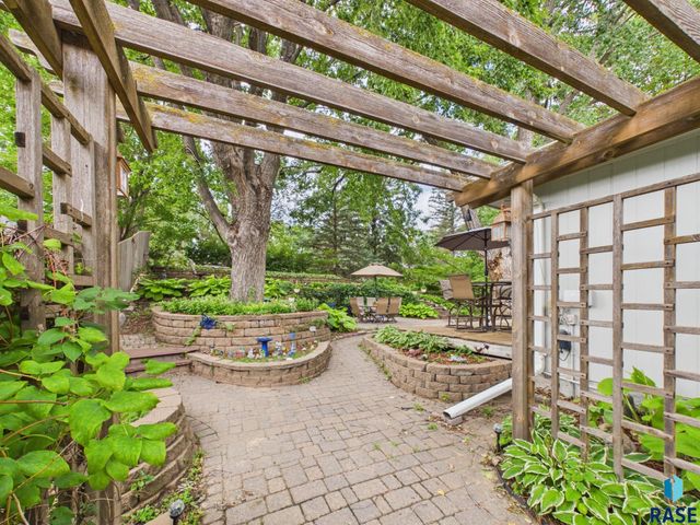 4301 S Teakwood Ave Avenue, Sioux Falls, SD 57103