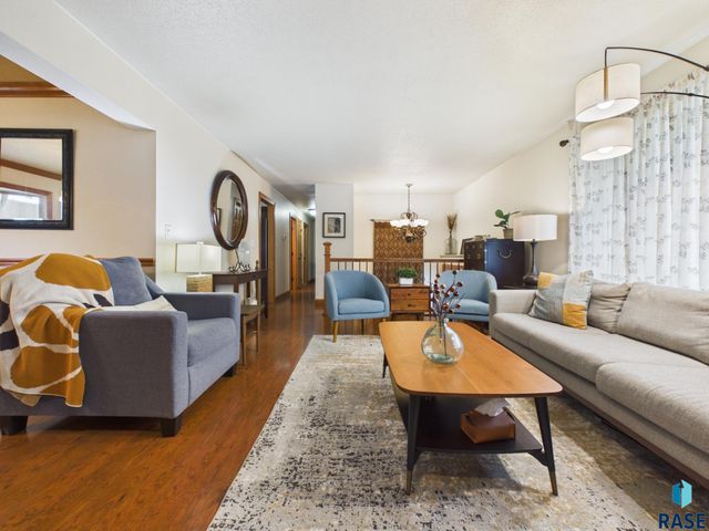 4301 S Teakwood Ave Avenue, Sioux Falls, SD 57103