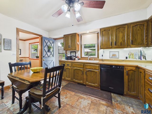 4301 S Teakwood Ave Avenue, Sioux Falls, SD 57103