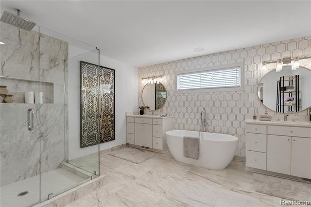 2071 Kohli Drive, Troy, MI 48083