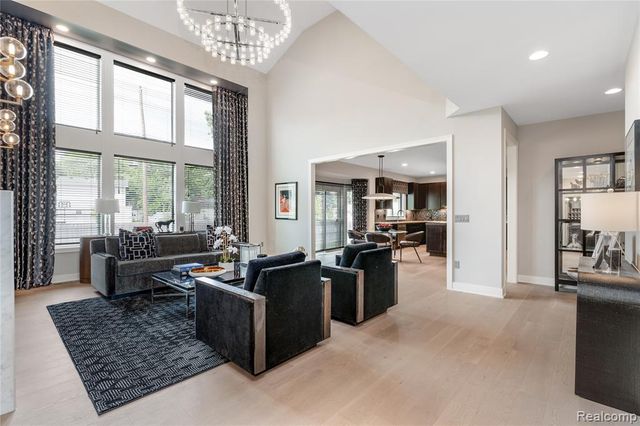 2071 Kohli Drive, Troy, MI 48083