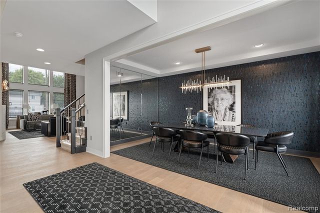 2071 Kohli Drive, Troy, MI 48083