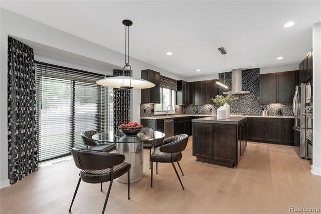 2071 Kohli Drive, Troy, MI 48083