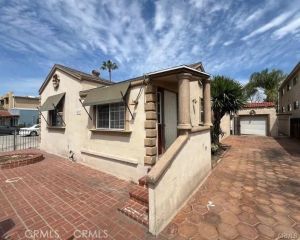 14717 Victory Boulevard, Van Nuys, CA 91411