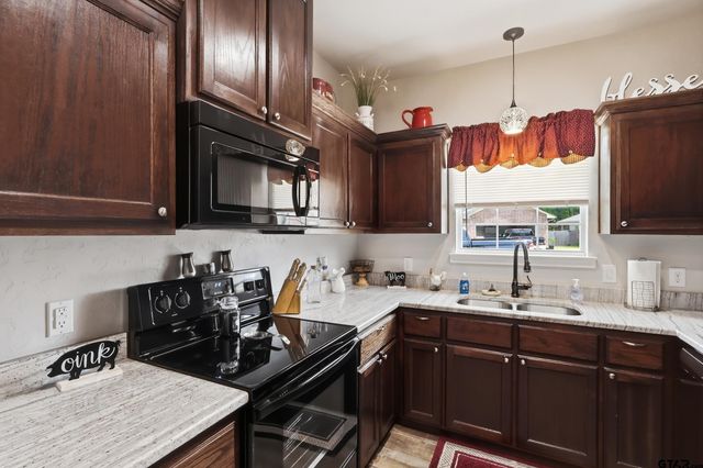 168 TUPELO ST., Pittsburg, TX 75686