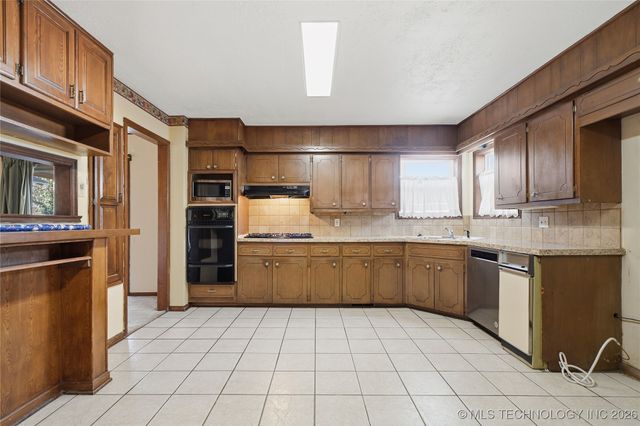 5680 S Boston Avenue, Tulsa, OK 74105