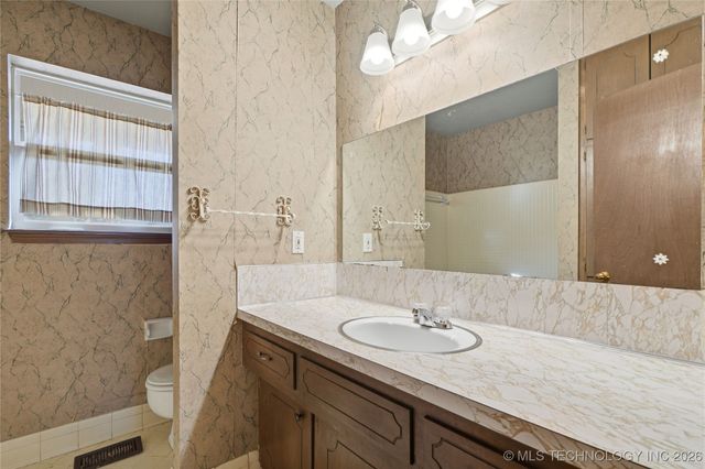 5680 S Boston Avenue, Tulsa, OK 74105