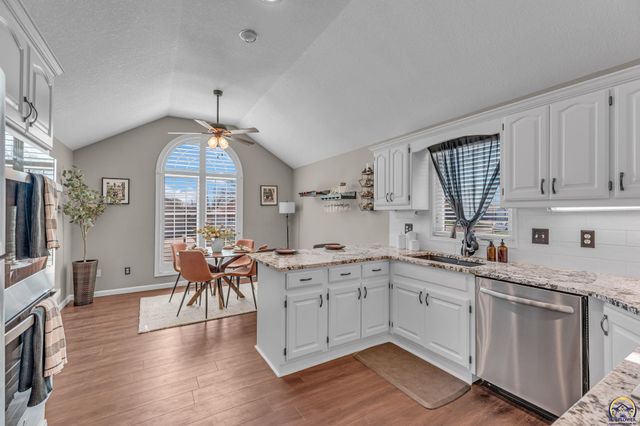 7710 SW 27th ST, Topeka, KS 66614