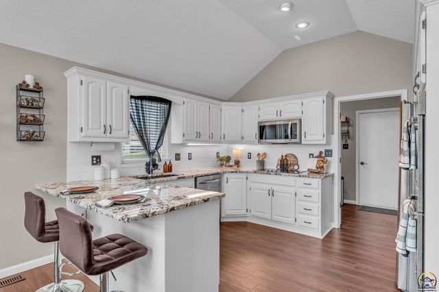 7710 SW 27th ST, Topeka, KS 66614