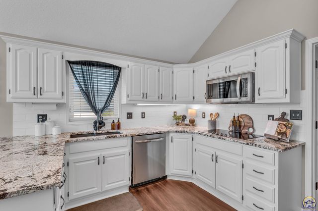 7710 SW 27th ST, Topeka, KS 66614