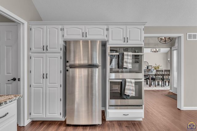 7710 SW 27th ST, Topeka, KS 66614