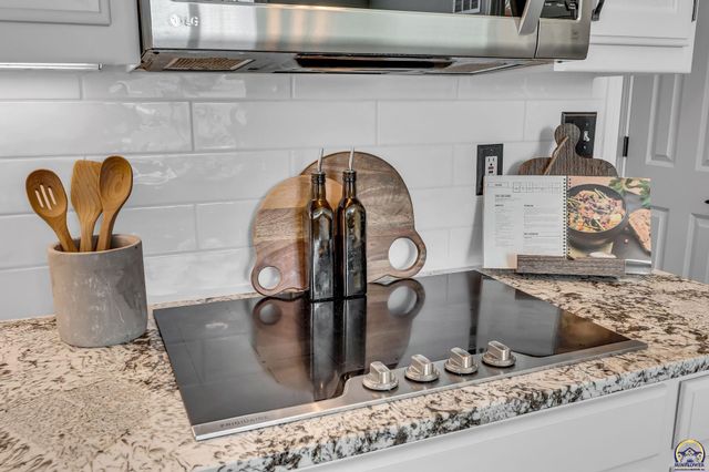 7710 SW 27th ST, Topeka, KS 66614