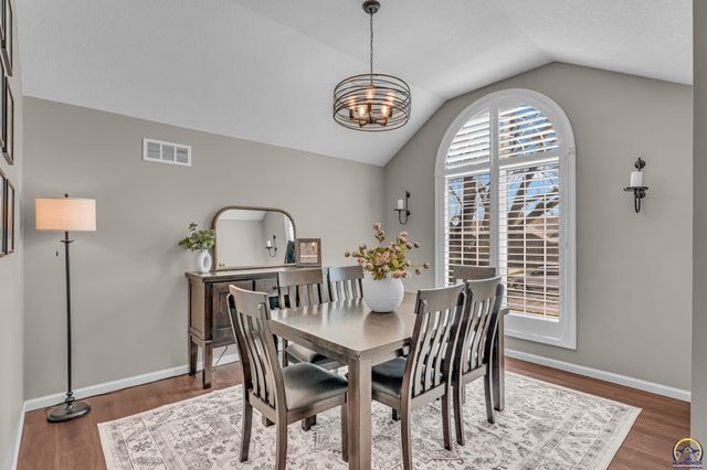 7710 SW 27th ST, Topeka, KS 66614