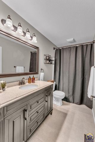 7710 SW 27th ST, Topeka, KS 66614