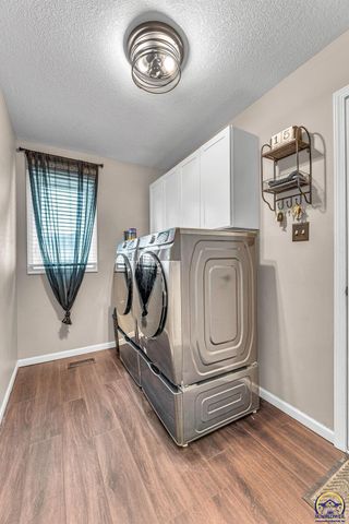 7710 SW 27th ST, Topeka, KS 66614